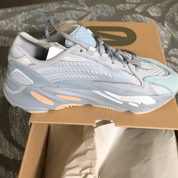 Adidas Yeezy - Picture 7 of 7